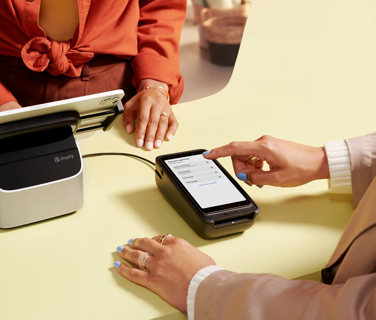 Processing a client's purchase on a Shopify POS