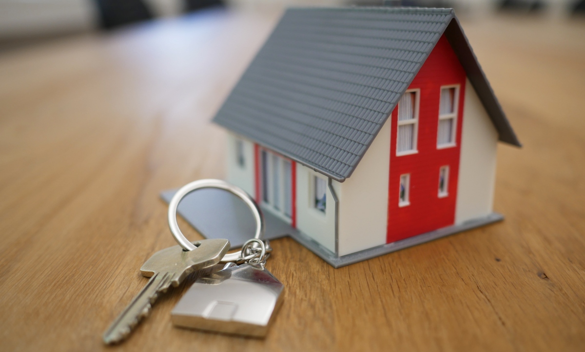 Keys with a model of a house